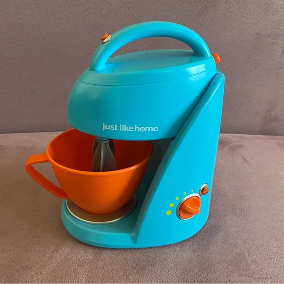 Kids Pretend Kitchen Stand Mixer Toy with Moving Parts and Sound Effects - Picture 2 of 3